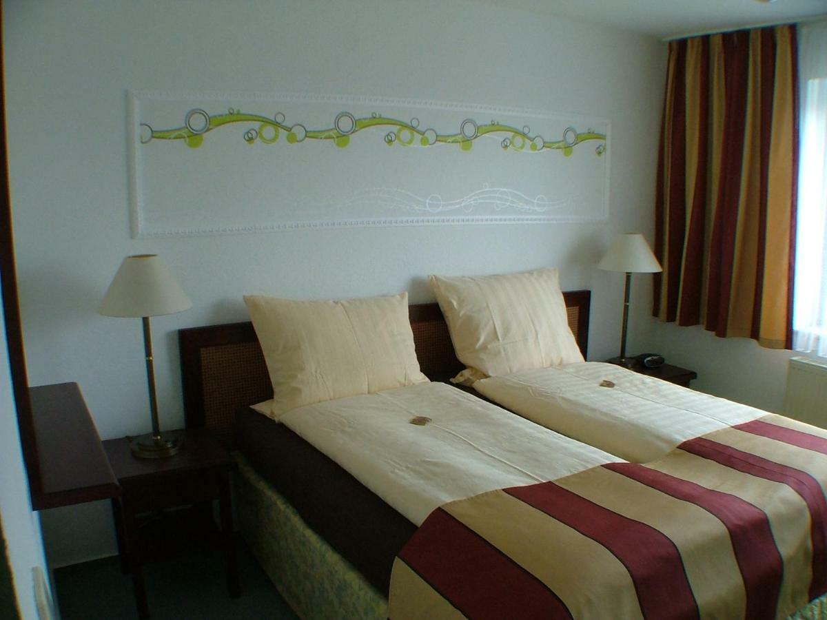 Hotel garni Pension Zur Lutherstadt Lutherstadt Eisleben Exteriör bild