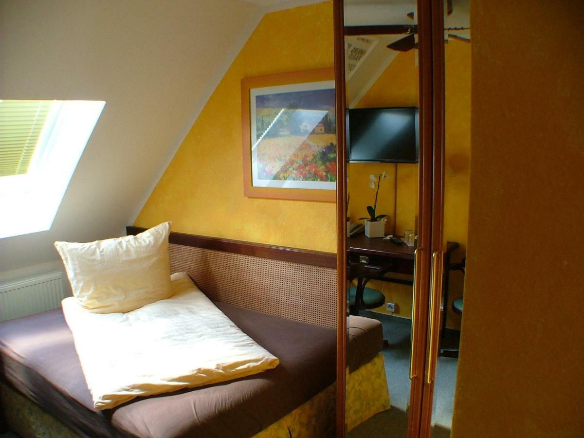 Hotel garni Pension Zur Lutherstadt Lutherstadt Eisleben Exteriör bild